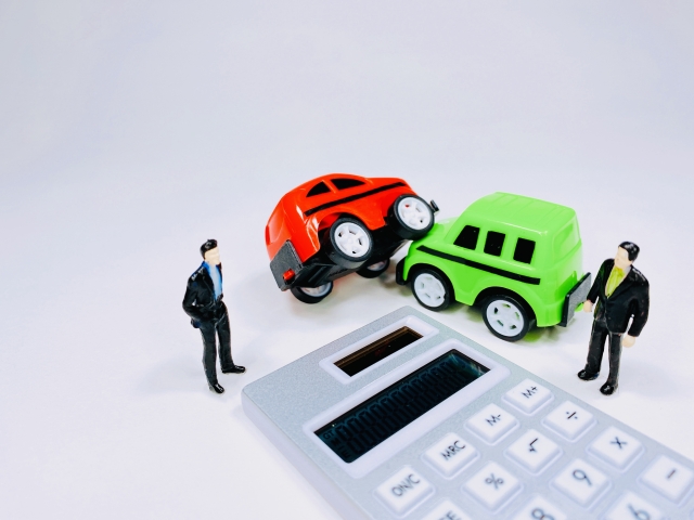 交通事故における過失割合と自賠責保険との関係